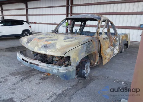 2000 Chevrolet Silverado 2500 Ls из США, поврежденный, VIN 1GCGK29U2YZ157563